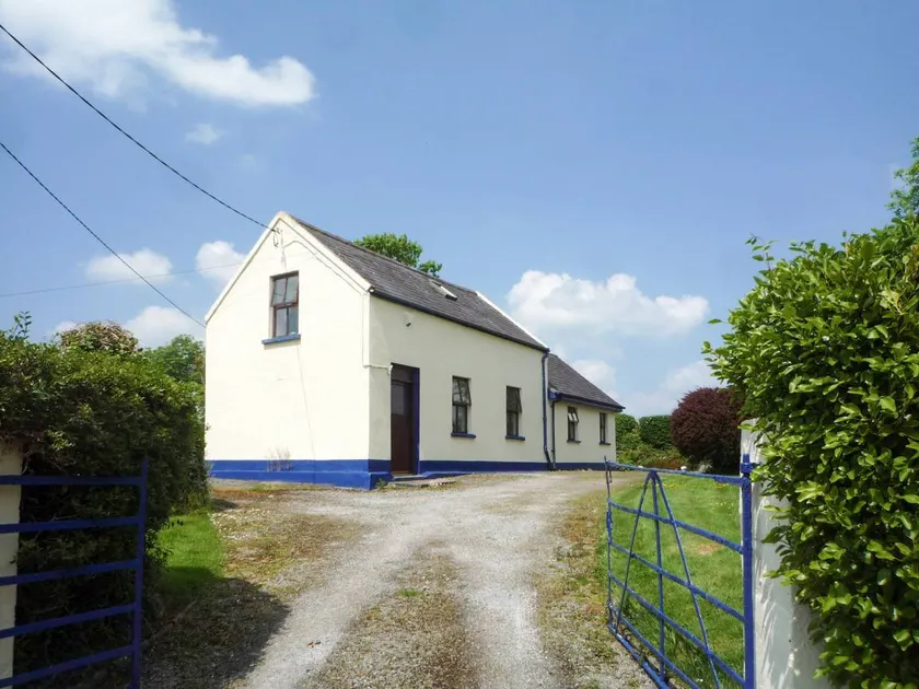 Cottage with garden - Image 1
