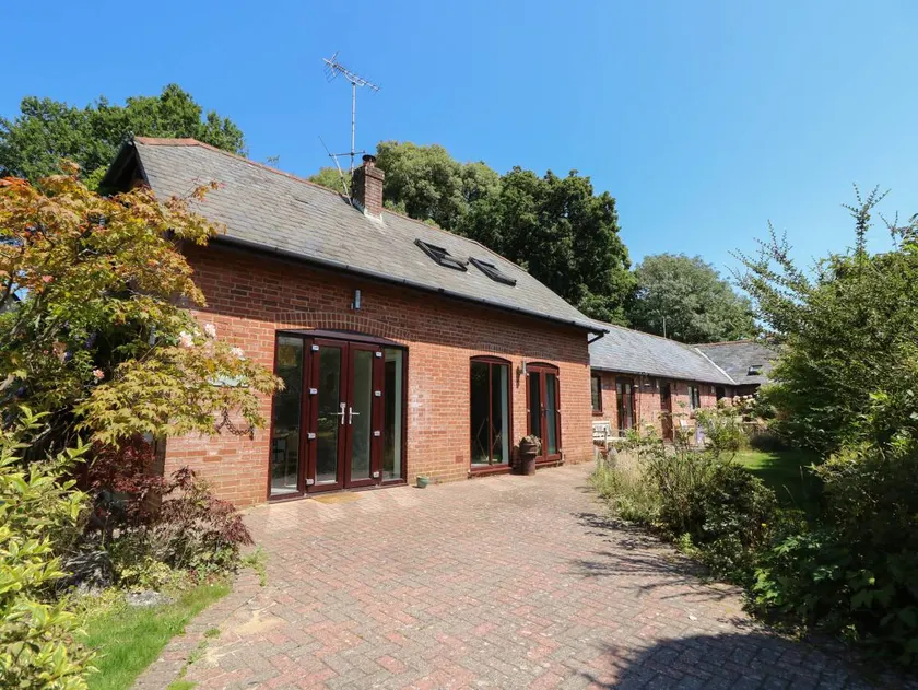 Fully equipped lovely cottage with garden & hot tub | Pets are welcome - Image 1