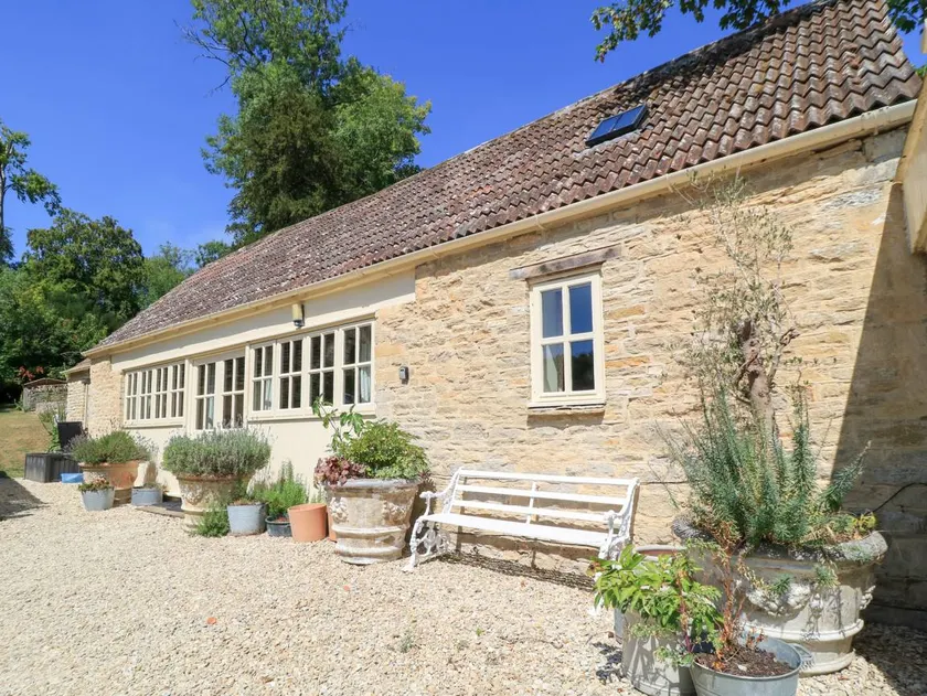 Cottage with garden - Image 1