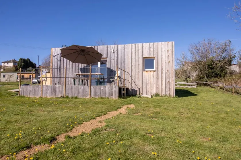 House with garden, BBQ & terrace | Lake view - Image 1