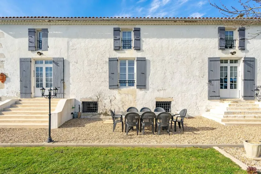 House with garden, terrace & barbecue | Perfect for remote work - Image 1