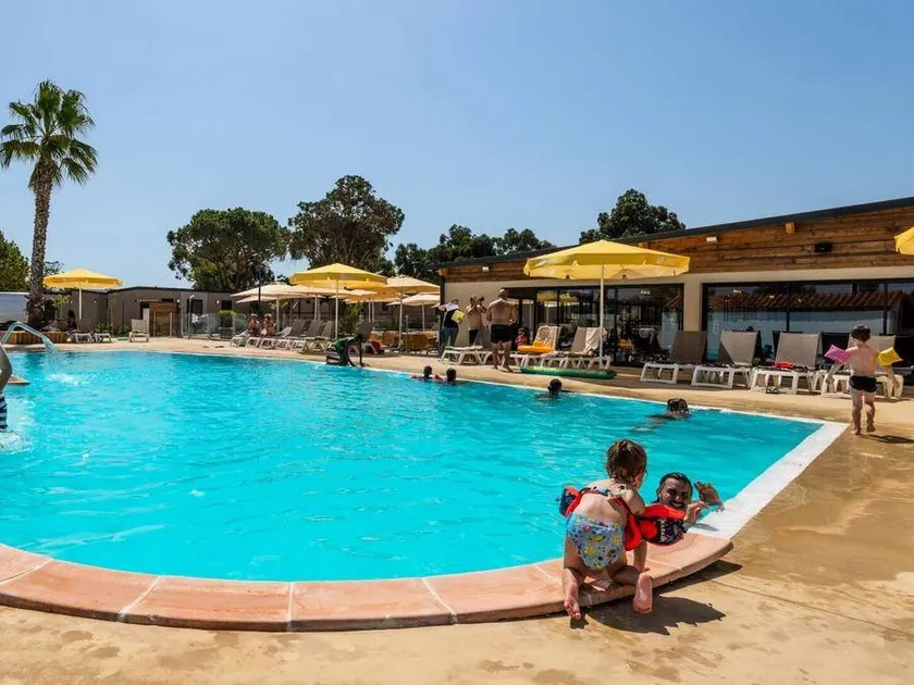 Wonderful apartment with terrace & heated pool | Pet-friendly - Image 1