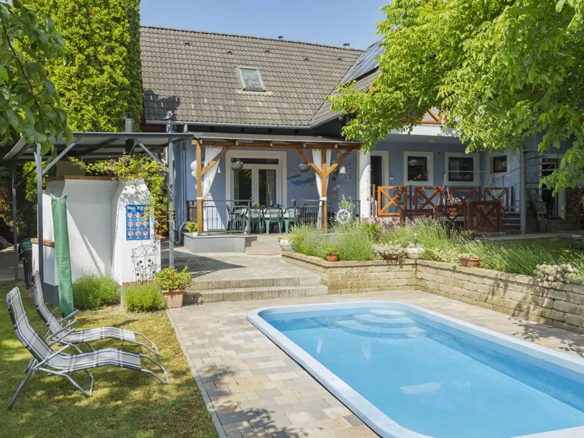 Voll ausgestattetes geräumiges Ferienhaus mit Grill, Garten und Terrasse - Image 1