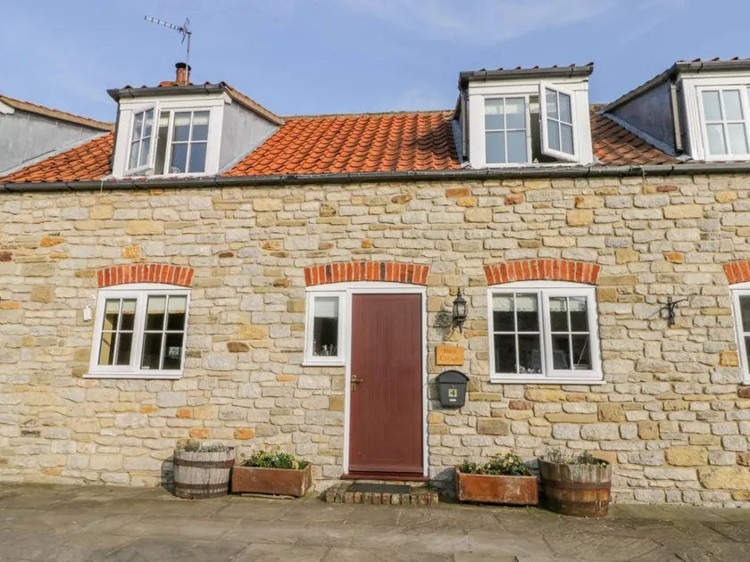 Cottage with garden - Image 1