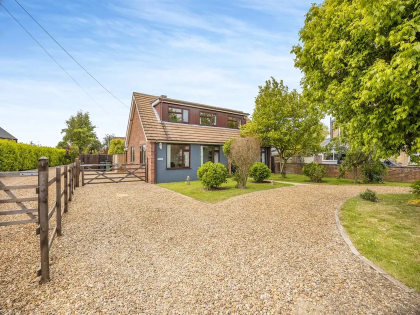 Children-friendly wonderful cottage with garden | River view | Pet-friendly - Image 1