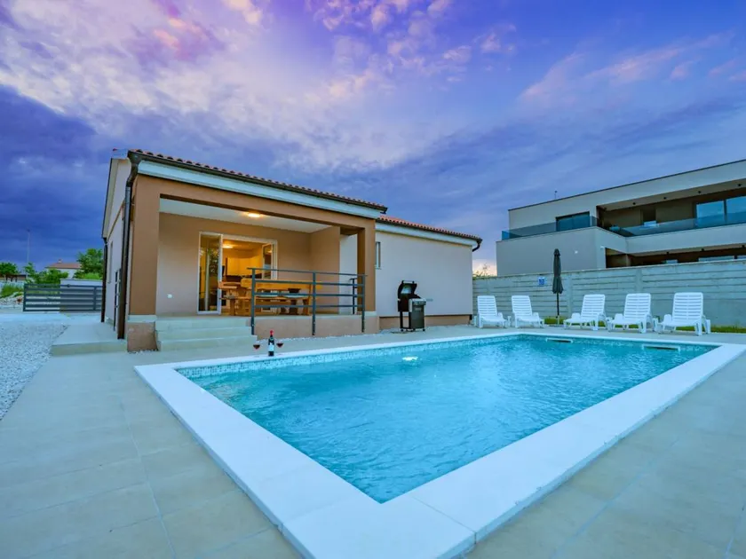 Casa con giardino, piscina privata e griglia - Image 1