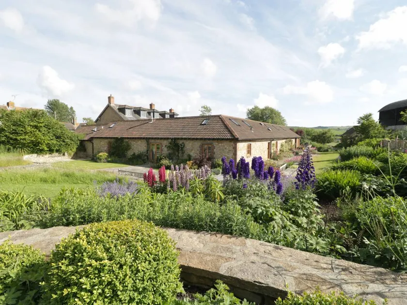 Cottage with garden - Image 1