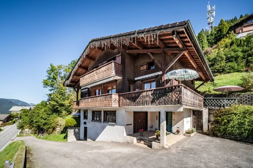 Apartment with terrace & garden | Mountain view - Image 1
