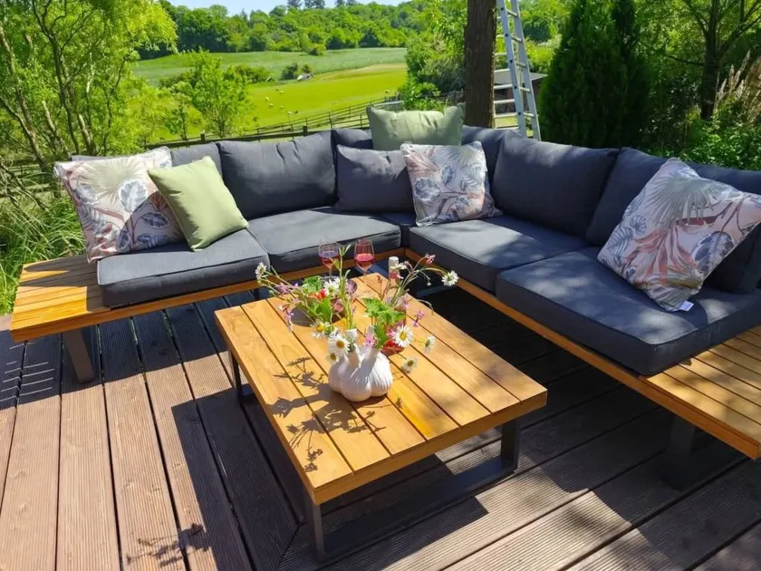 House with garden, hot tub & BBQ | Nature view - Image 1