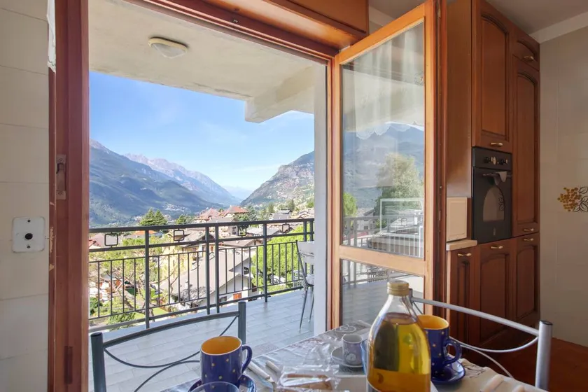 Apartment with terrace | Mountain view - Image 1