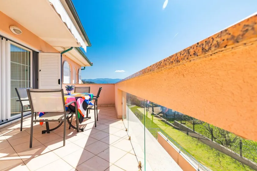 Flat with terrace & BBQ - Image 1