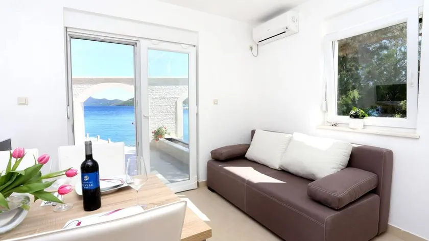 Wonderful holiday apartment with terrace | Sea view | Beach nearby - Image 1