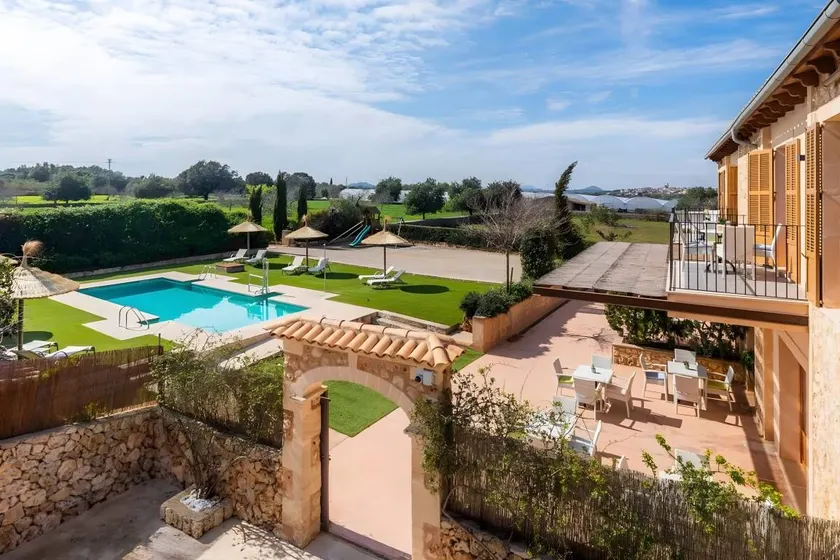 Holiday apartment with terrace, garden & pool - Image 1