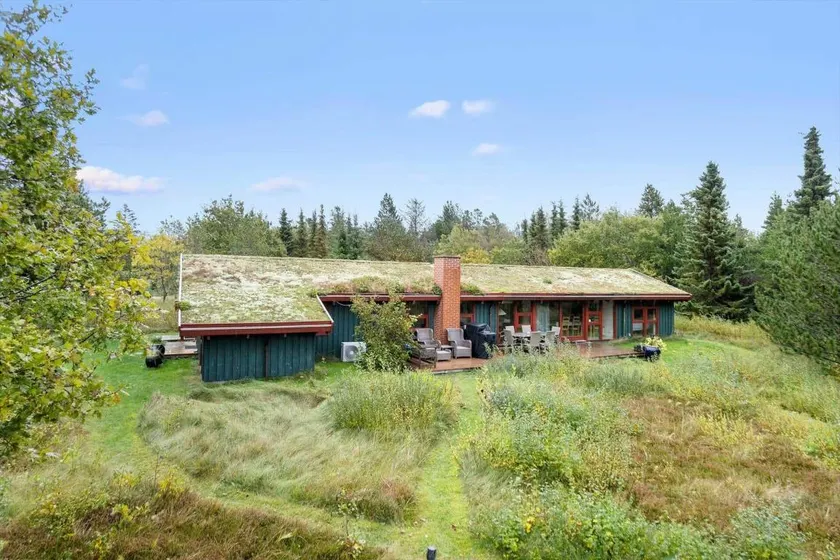 Holiday home with terrace & barbecue - Image 1