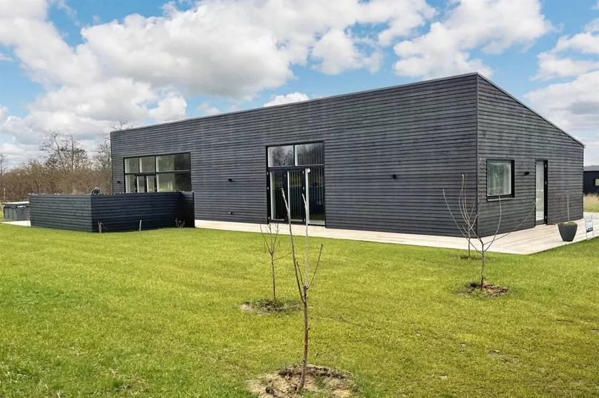 Maison avec jacuzzi et terrasse - Image 1