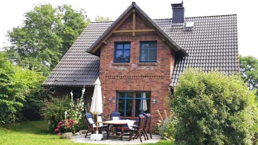 Ferienhaus mit Garten, Terrasse und Grill - Image 1