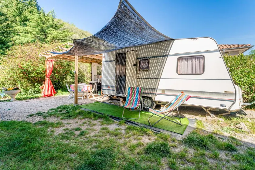 Family-oriented caravan with garden, pool & terrace - Image 1