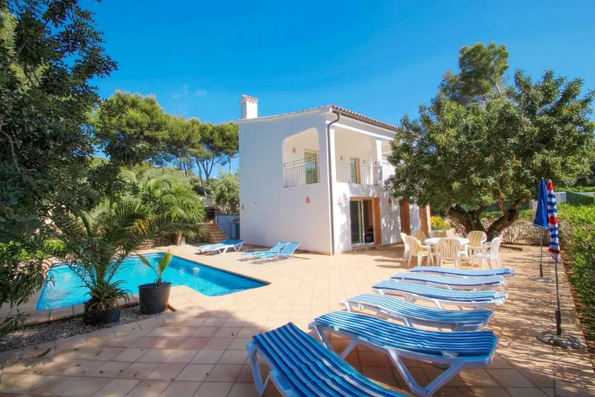 Merveilleuse villa avec barbecue, terrasse et piscine privée | Vue ville - Image 1