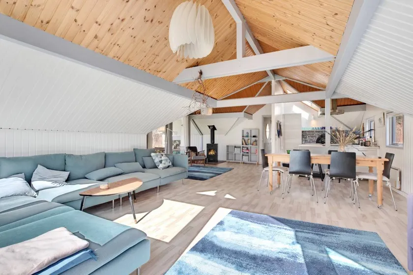 Holiday home with wood-burning stove and pavilion - Image 1