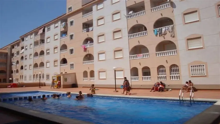 Wonderful flat with pool - Image 1