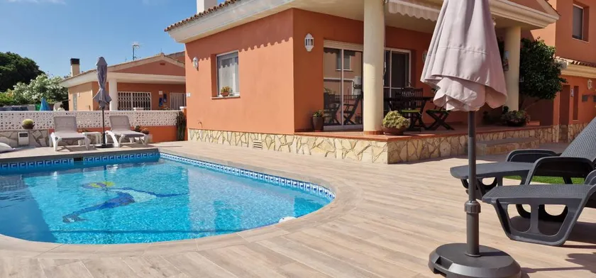 Fully equipped holiday home with private pool, terrace & barbeque | Pets are welcome - Image 1