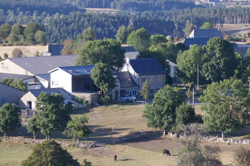 Country House “Farm Cottage in the Heart of Aubrac” with Terrace and Wi-Fi - Image 1