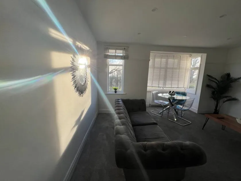 Apartment with garden - Image 1