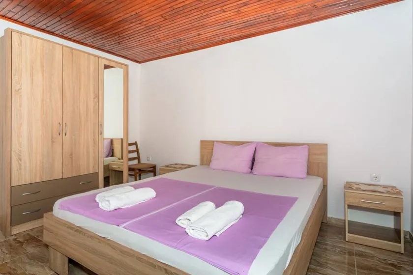 Beautiful apartment with 1 room for 5 persons - Image 1