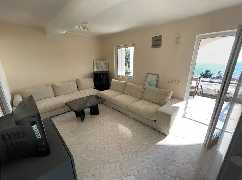 Apartment with terrace & garden | Beach view - Image 1