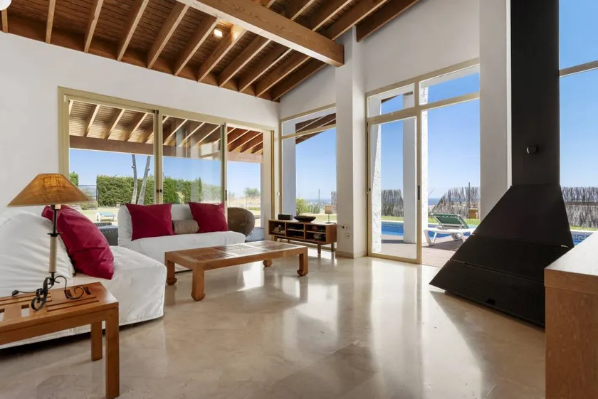 Family-oriented villa with private pool, garden & terrace | Beach view | Perfect for remote work - Image 1