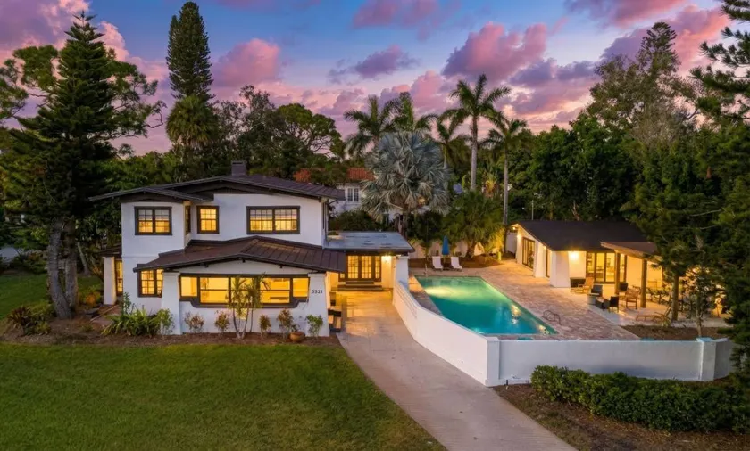 Manatee Manor - Image 1