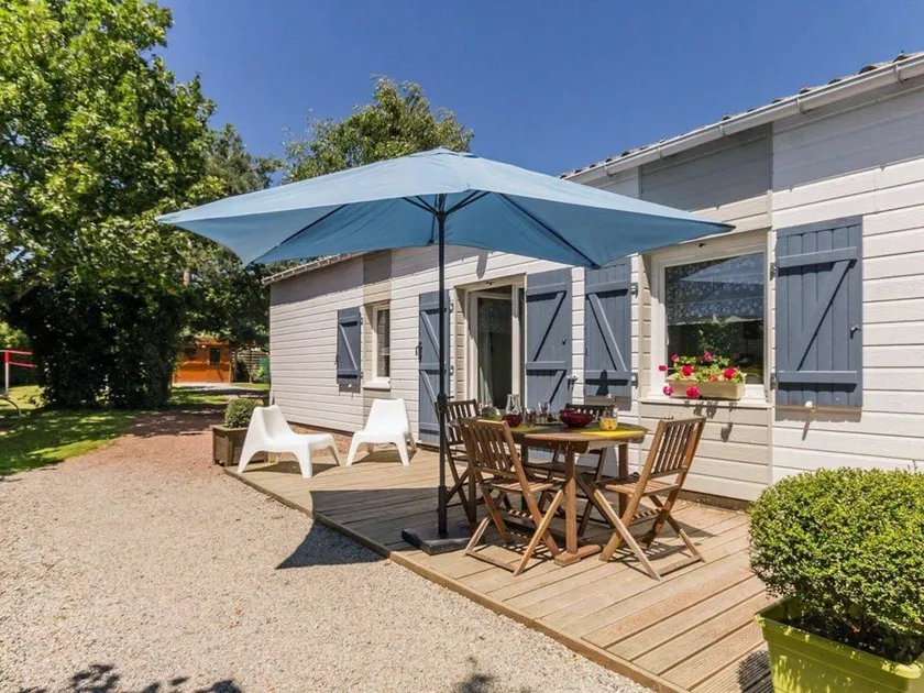 Cottage with garden & barbecue - Image 1