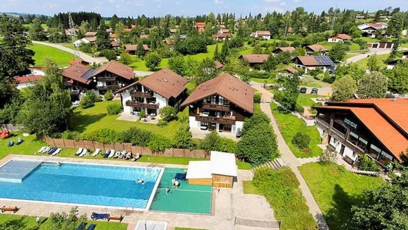 Appartamento accogliente e familiare con terrazza e piscina - Image 1