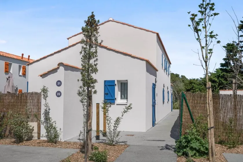 Family-oriented beautiful holiday home with private pool, garden & BBQ | Pet-friendly - Image 1