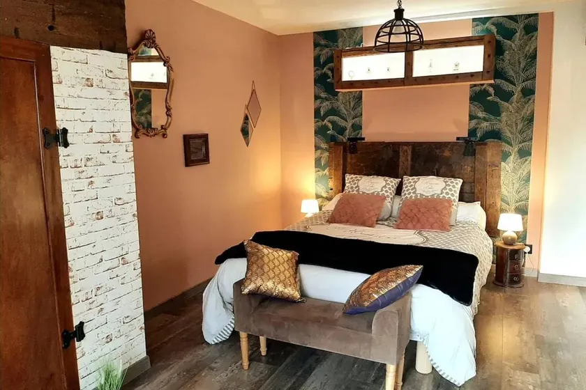 Cozy House in Clermont-Créans, 70m² with Garden - Image 1