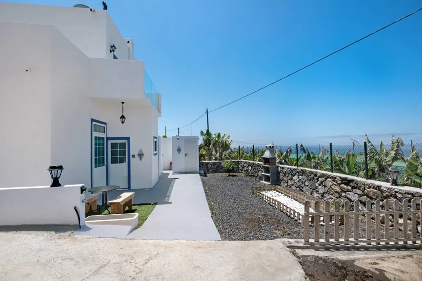 Apartment 'Solaris' with Sea View, Private Terrace and Wi-Fi - Image 1