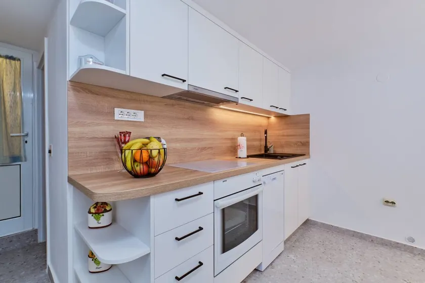One bedroom apartment near beach Martinšćica, Cres (A-22582-b) - Image 1