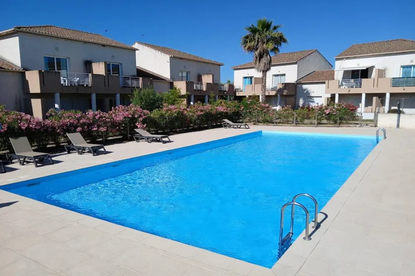 Holiday apartment with pool & terrace - Image 1