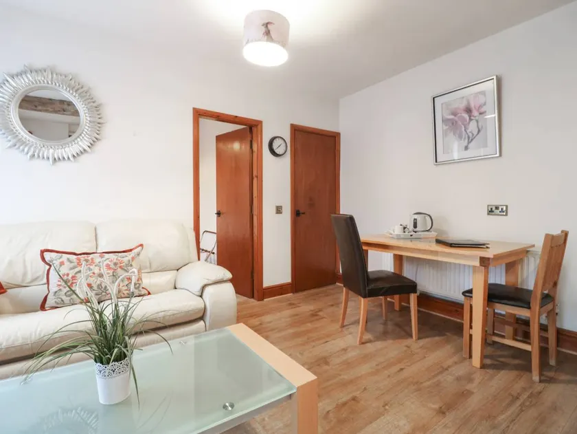 Children-friendly cottage with garden - Image 1