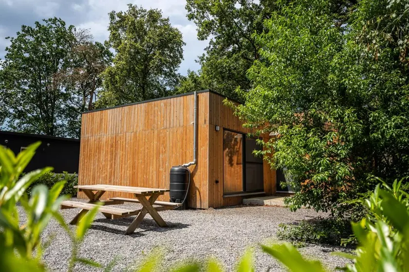 Chalet con terraza y jardín - Image 1
