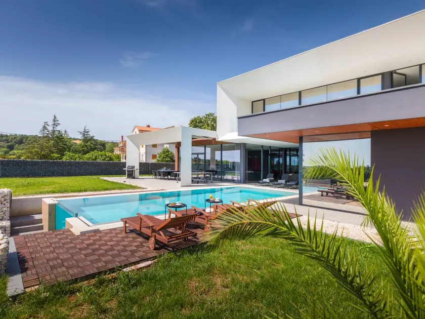 Holiday home with terrace, private pool & garden | Pets allowed - Image 1