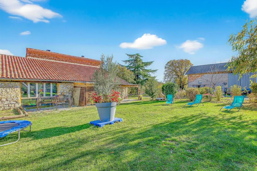 Child-friendly lovely cottage with garden, BBQ & pool | Mountain view - Image 1