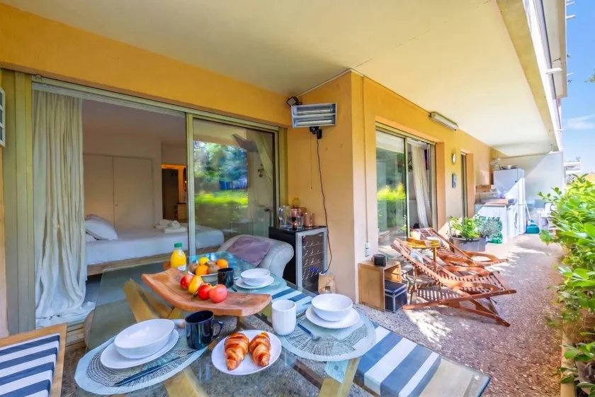 Fully equipped pleasant flat with pool, terrace & garden | Next to Promenade des Anglais | Beach nearby - Image 1