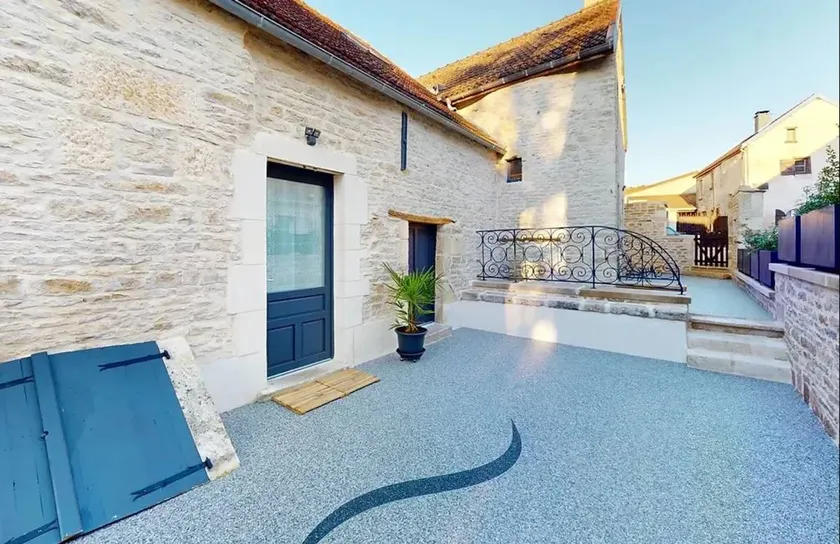 Fully equipped holiday home - Image 1