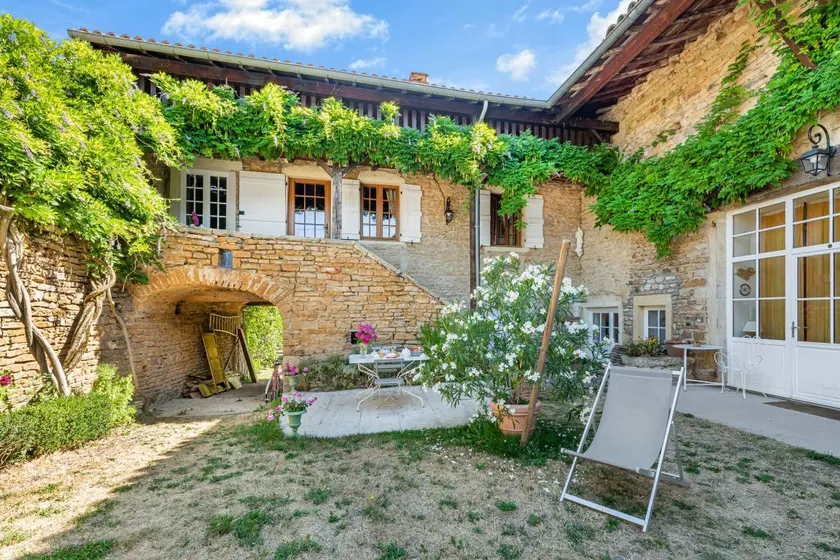 Holiday Home 'Les Hortensias' with Private Terrace, Balcony and Wi-Fi - Image 1