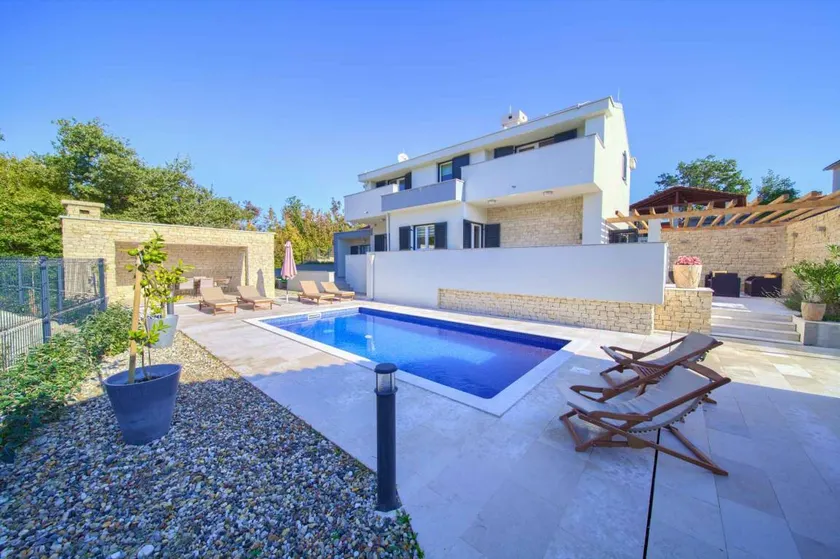 House with barbeque, private pool & terrace - Image 1