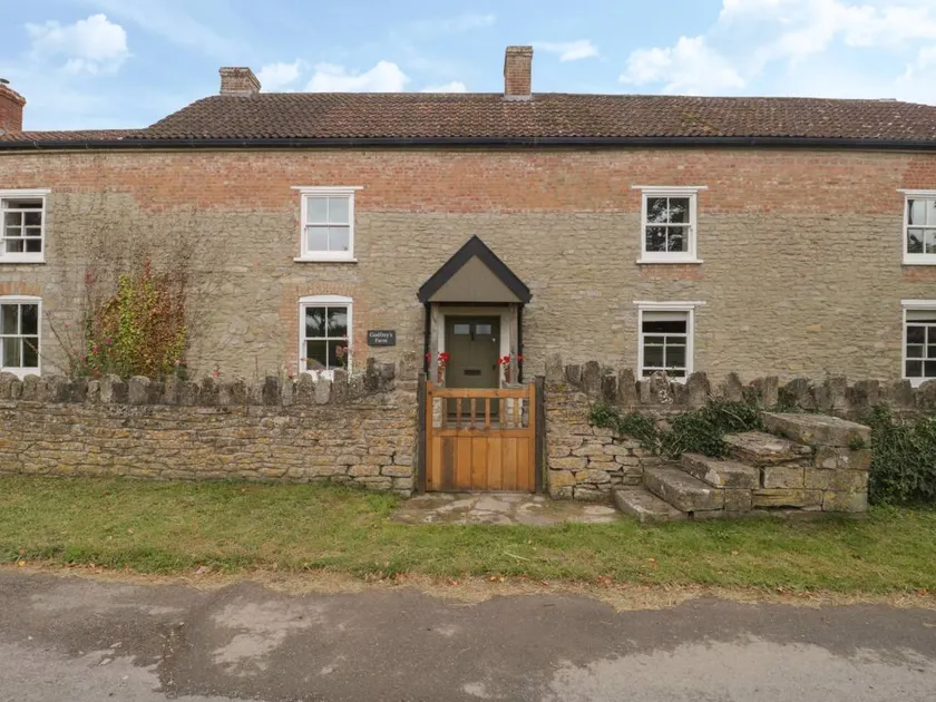 Cottage with garden - Image 1