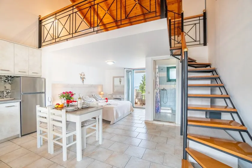Studio with garden, fast internet & pool | Sea view - Image 1