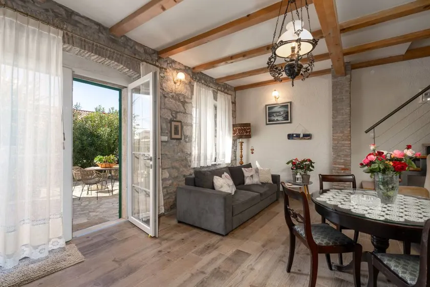 House with BBQ, garden & terrace | Panoramic view - Image 1