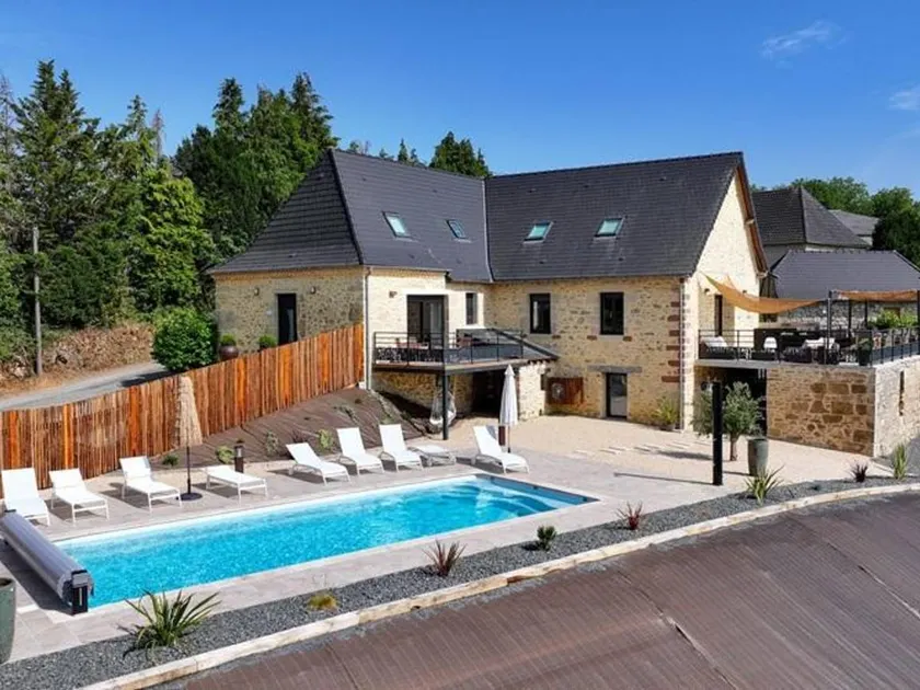 Large Family House with Private Pool and Pets Welcome - Image 1